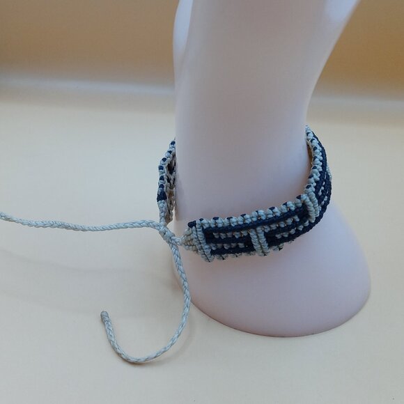 Handmade Woven Macramé Thread Bracelet with Geometric Patterns - Picture 7 of 8